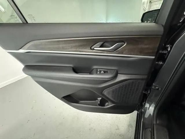 2026 Jeep Grand Cherokee L Altitude 4x2