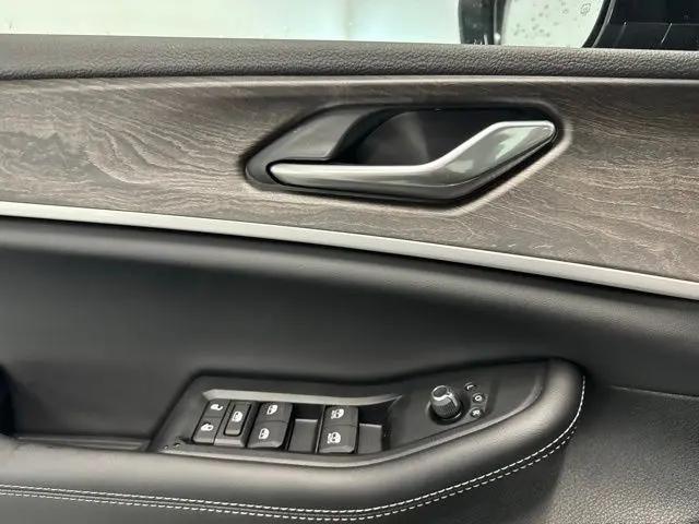 2026 Jeep Grand Cherokee L Altitude 4x2