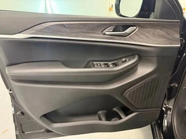 2026 Jeep Grand Cherokee L Altitude 4x4