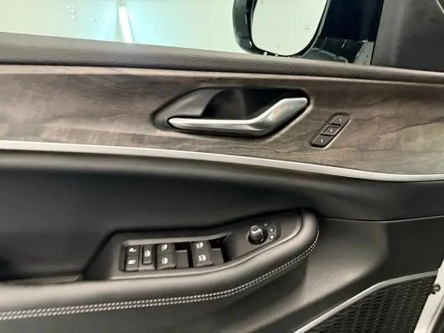 2026 Jeep Grand Cherokee Limited 4x2