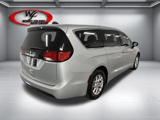 2026 Chrysler Voyager LX