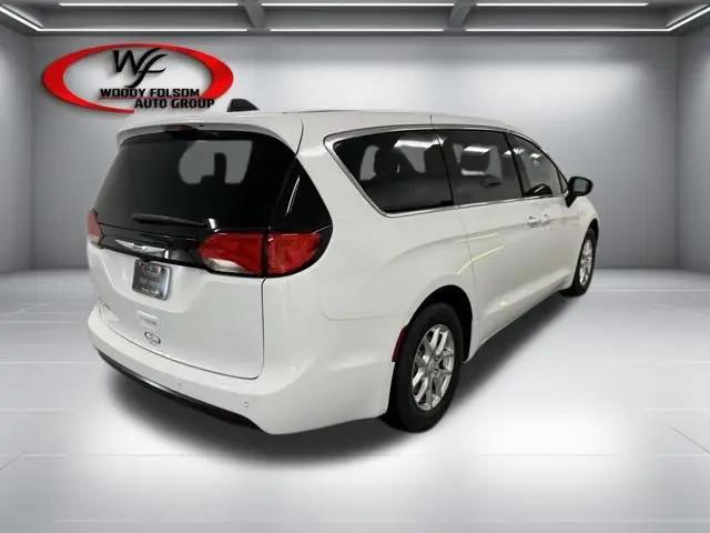 2026 Chrysler Voyager LX