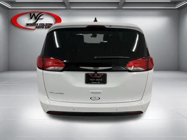 2026 Chrysler Voyager LX