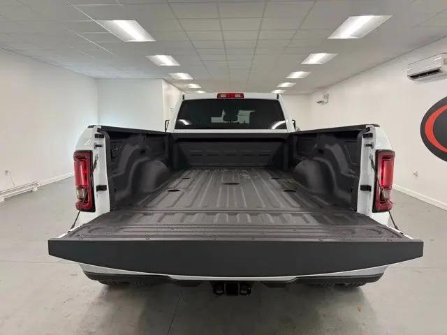 2026 Ram 3500 Tradesman Crew Cab 4x4 8' Box