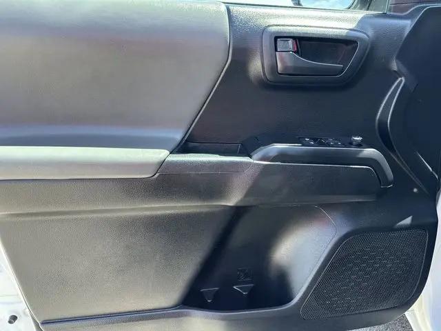 2016 Toyota Tacoma SR