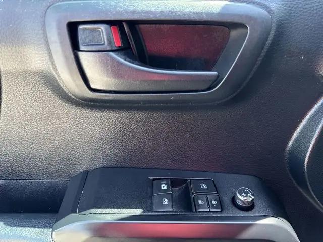 2016 Toyota Tacoma SR
