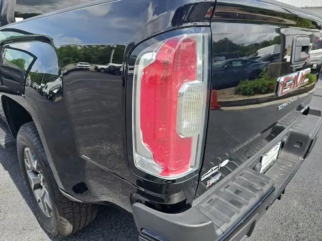 2021 GMC Canyon 4WD Crew Cab Short Box AT4 - Leather