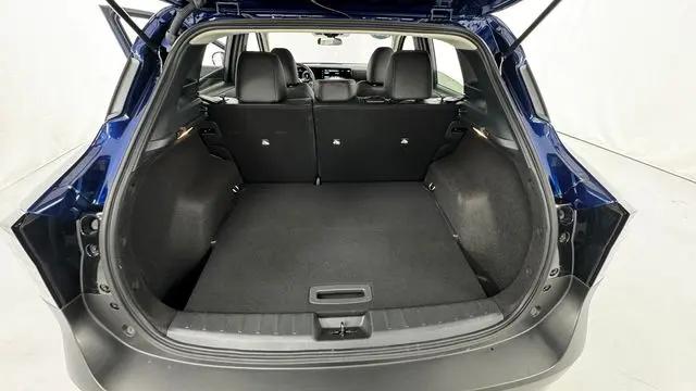 2025 Nissan Kicks SR FWD