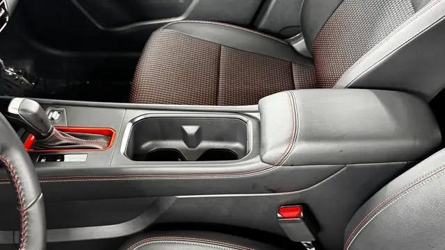 2025 Nissan Kicks SR FWD