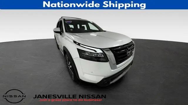 2025 Nissan Pathfinder Platinum 4WD for sale in Janesville, WI