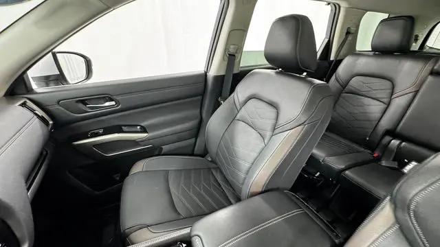 2025 Nissan Pathfinder Platinum 4WD