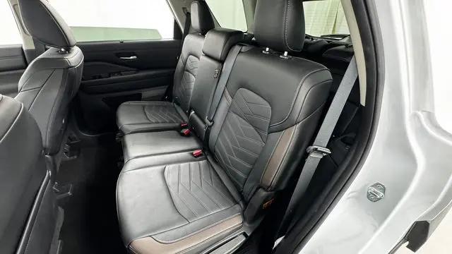 2025 Nissan Pathfinder Platinum 4WD