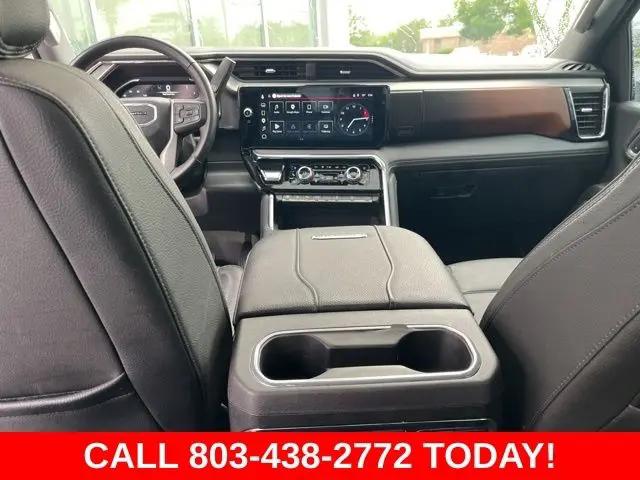 2025 GMC Sierra 3500HD 4WD Crew Cab Standard Bed Denali