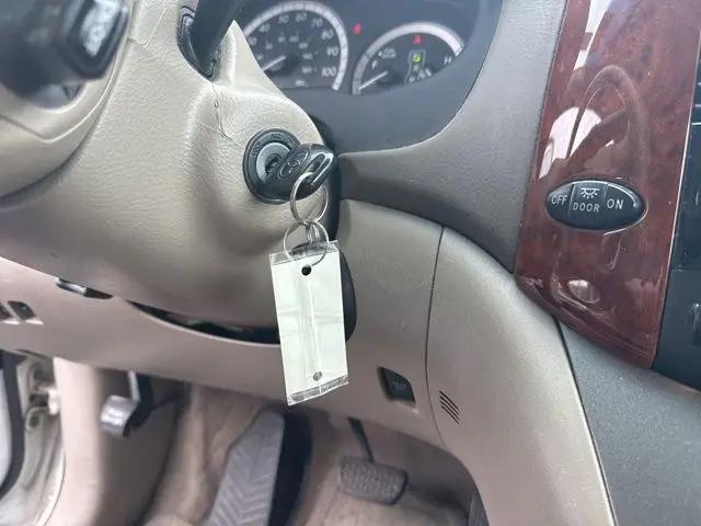 2005 Toyota Sienna XLE