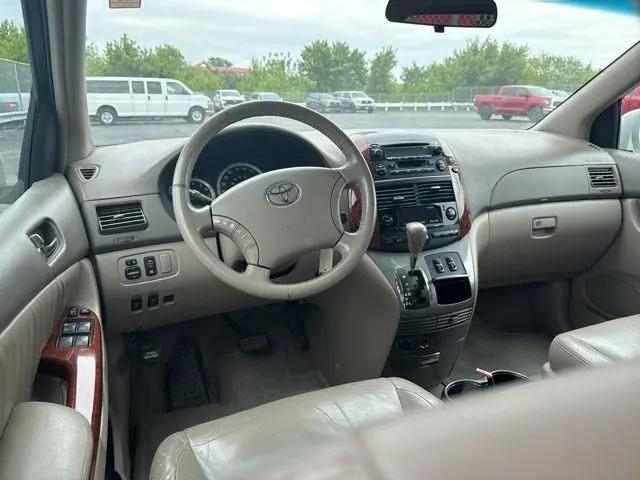 2005 Toyota Sienna XLE