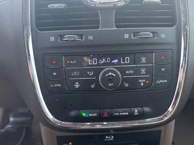 2014 Chrysler Town & Country Touring-L