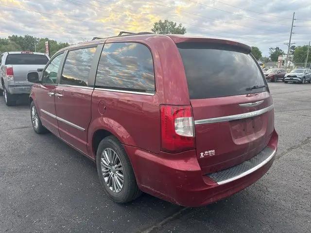 2014 Chrysler Town & Country Touring-L