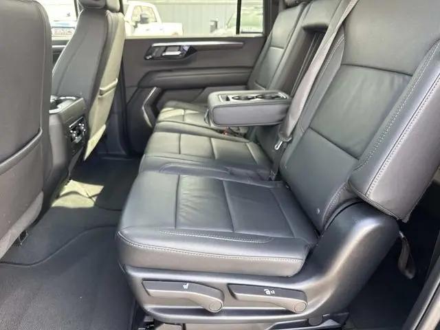 2025 Chevrolet Suburban 4WD Z71