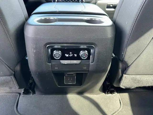 2025 Chevrolet Suburban 4WD Z71