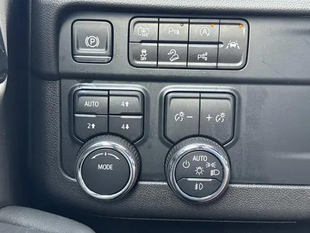 2025 Chevrolet Suburban 4WD Z71