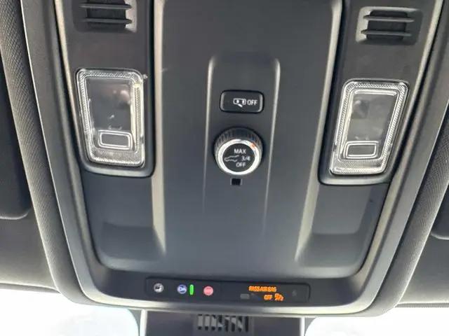 2025 Chevrolet Suburban 4WD Z71