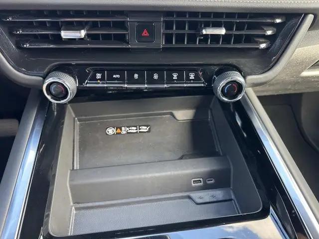 2025 Chevrolet Suburban 4WD Z71