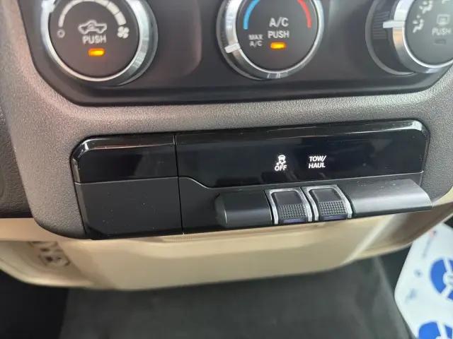 2021 Ram 1500 Big Horn Crew Cab 4x4 5'7" Box
