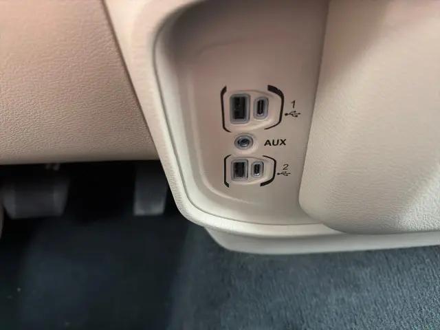 2021 Ram 1500 Big Horn Crew Cab 4x4 5'7" Box