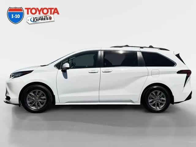 2022 Toyota Sienna LE