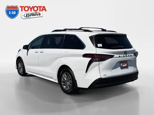 2022 Toyota Sienna LE