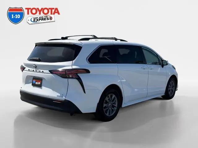 2022 Toyota Sienna LE