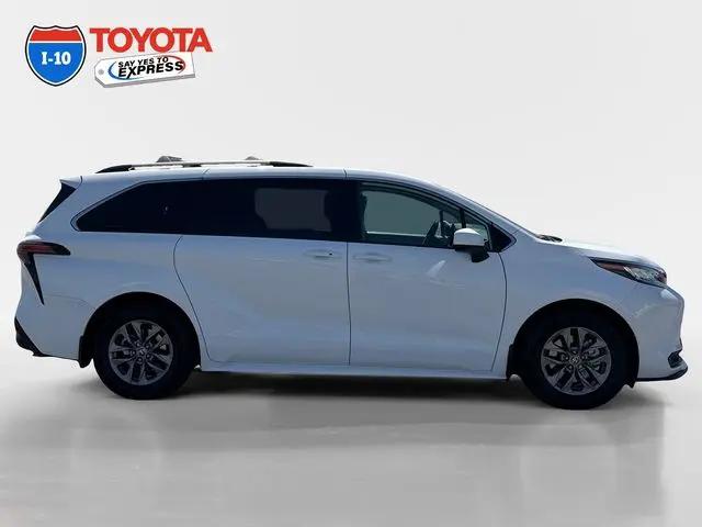 2022 Toyota Sienna LE