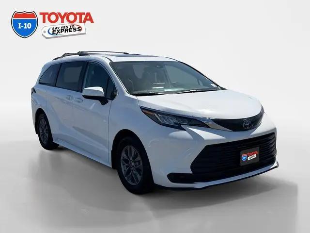 2022 Toyota Sienna LE
