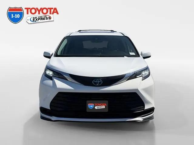 2022 Toyota Sienna LE