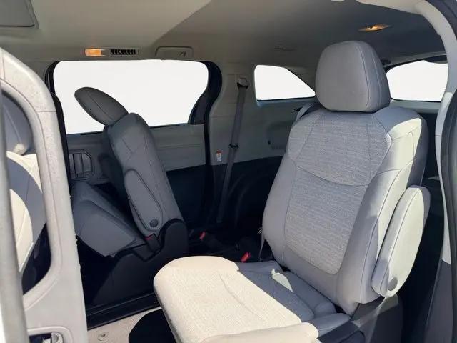 2022 Toyota Sienna LE
