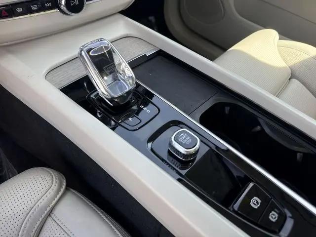 2022 Volvo XC60 B6 Inscription
