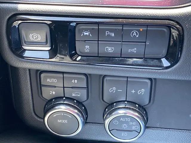 2025 GMC Yukon 4WD Denali