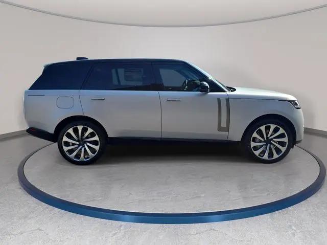 2026 Land Rover Range Rover P530 SE 7 Seat