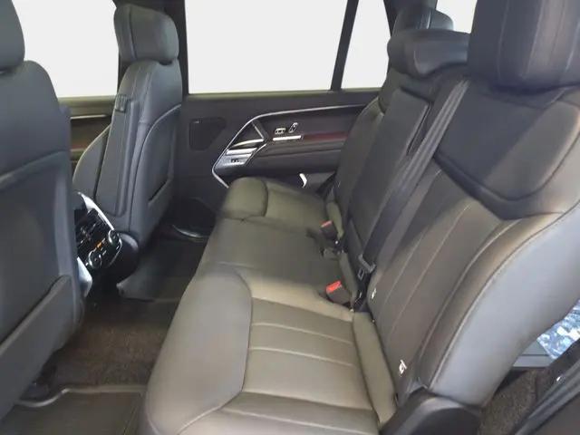 2026 Land Rover Range Rover P530 SE 7 Seat