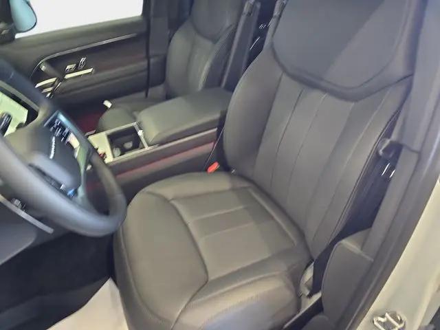 2026 Land Rover Range Rover P530 SE 7 Seat