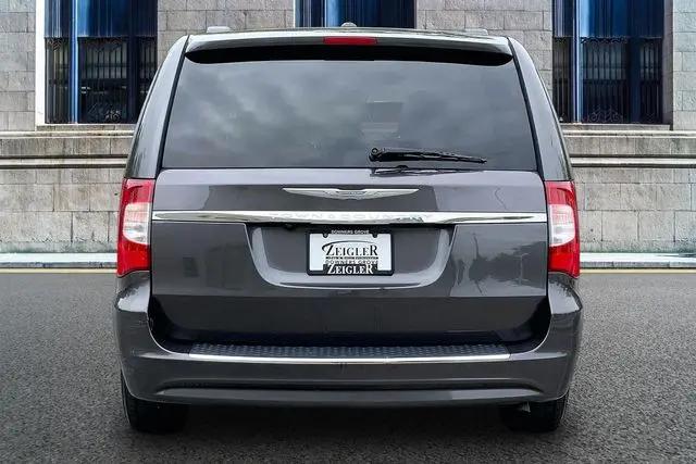 2015 Chrysler Town & Country LX