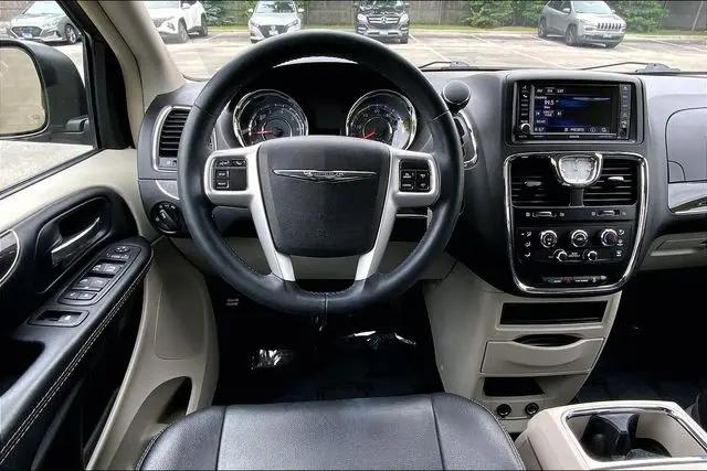 2015 Chrysler Town & Country LX