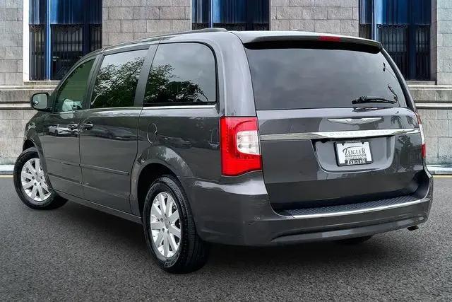2015 Chrysler Town & Country LX