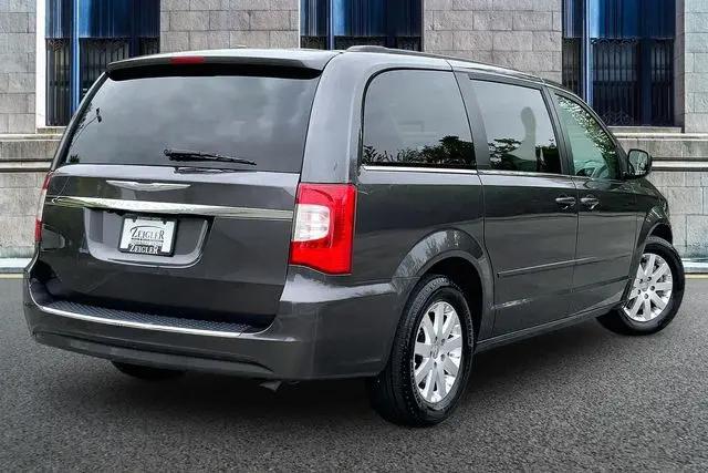 2015 Chrysler Town & Country LX