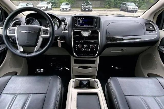 2015 Chrysler Town & Country LX