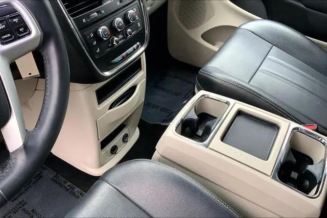 2015 Chrysler Town & Country LX