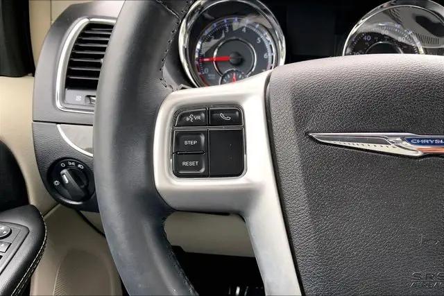 2015 Chrysler Town & Country LX