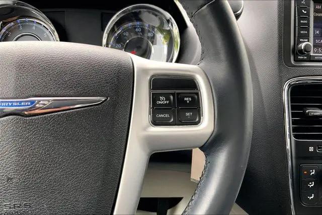 2015 Chrysler Town & Country LX
