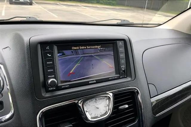 2015 Chrysler Town & Country LX