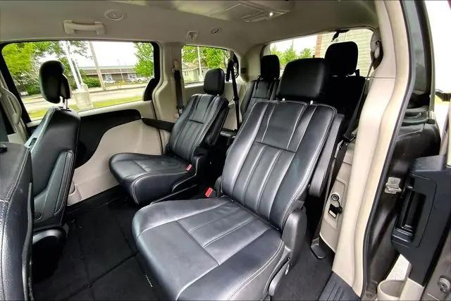 2015 Chrysler Town & Country LX